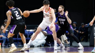 开云-杨瀚森20+7+2+2 混音不敌斯托克顿国王无缘西决