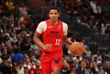 开云体育下载-斯波：德鲁·史密斯防守无处不在 是联盟最有价值防守球员之一